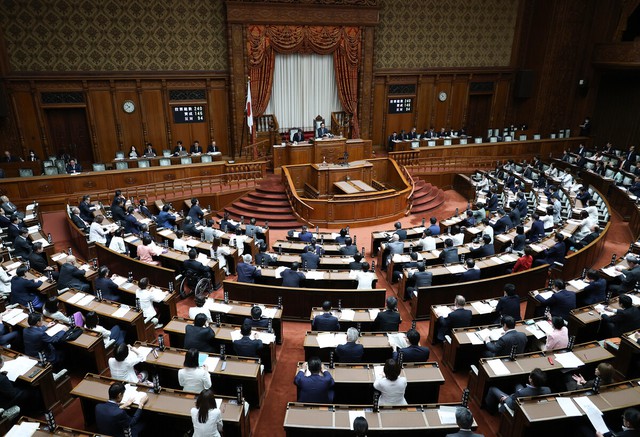 Japan eases privacy rules to boost AI development - Ảnh 1.
