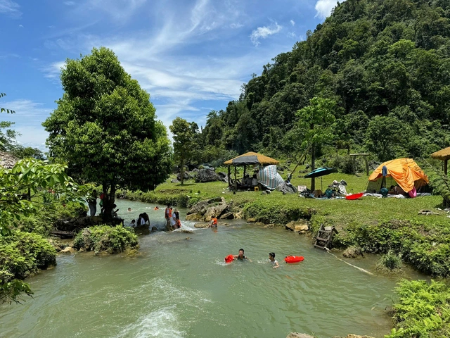 In Vietnam, commune Party chief in flip-flops becomes unlikely tourism ambassador - Ảnh 2.