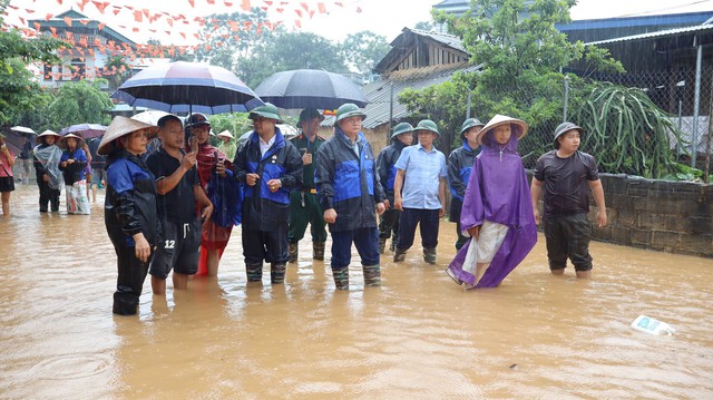 Low-pressure trough expected to bring more heavy rain to northern Vietnam - Ảnh 3.