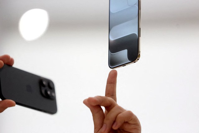 Apple sues OpenAI, two former employees for trade secrets theft- Ảnh 1.