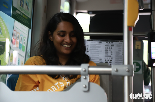 Ho Chi Minh City’s free bus service wins praise from international tourists- Ảnh 1.