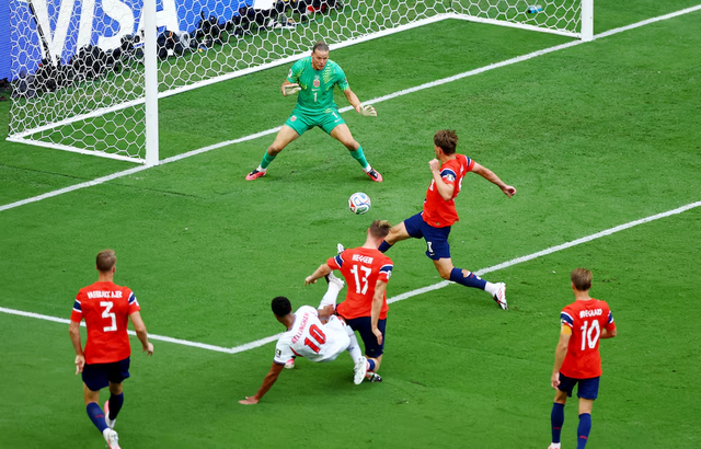 Bellingham double fires England past Norway into World Cup semis- Ảnh 1.