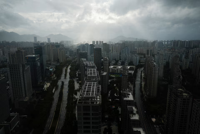 Typhoon Bavi makes landfall in eastern China's Taizhou after nearly 2 million evacuated- Ảnh 5.