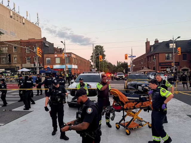 Toronto active shooter incident leaves 5 people injured, 2 dead, police say- Ảnh 1.