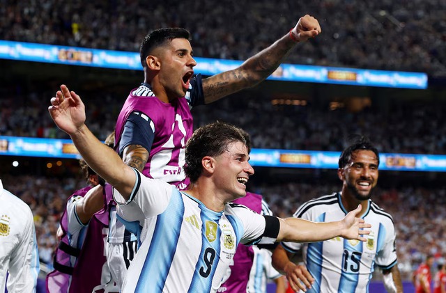 Argentina strike late in extra time to sink 10-man Swiss and reach World Cup semis- Ảnh 3.