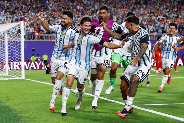 Argentina strike late in extra time to sink 10-man Swiss and reach World Cup semis- Ảnh 1.