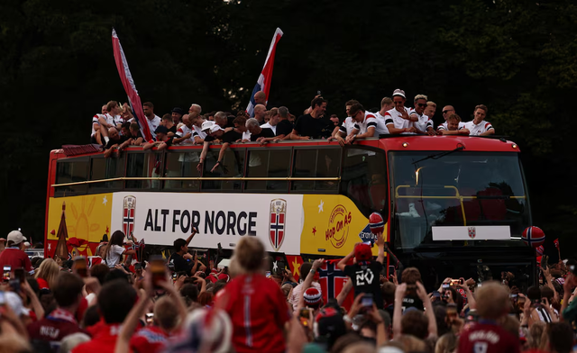 Norway turn World Cup heartbreak into celebration as huge crowds pack capital - Ảnh 3.