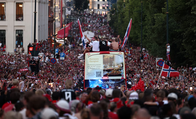Norway turn World Cup heartbreak into celebration as huge crowds pack capital - Ảnh 5.