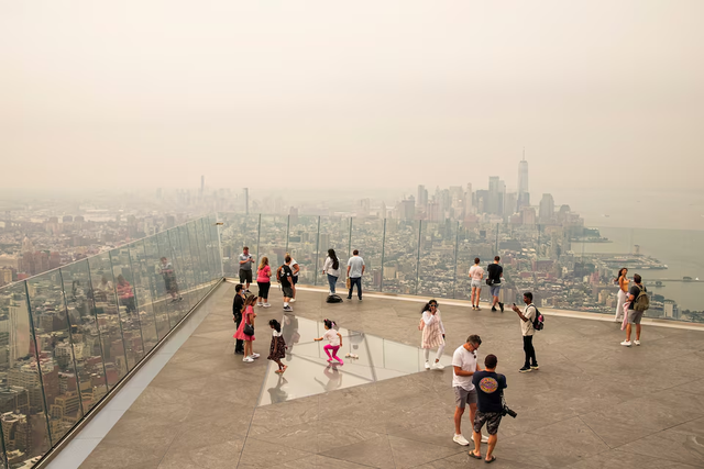 Canada wildfire smoke blankets US Midwest, Northeast with hazardous air- Ảnh 1.