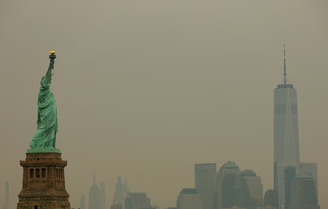 Canada wildfire smoke blankets US Midwest, Northeast with hazardous air- Ảnh 4.