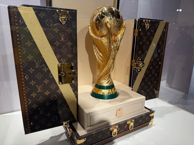 World Cup trophy to arrive in style in bespoke Louis Vuitton trunk- Ảnh 1.