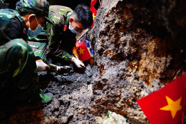 More sets of martyrs’ remains found in Ho Chi Minh City, Hue, Quang Tri  - Ảnh 1.