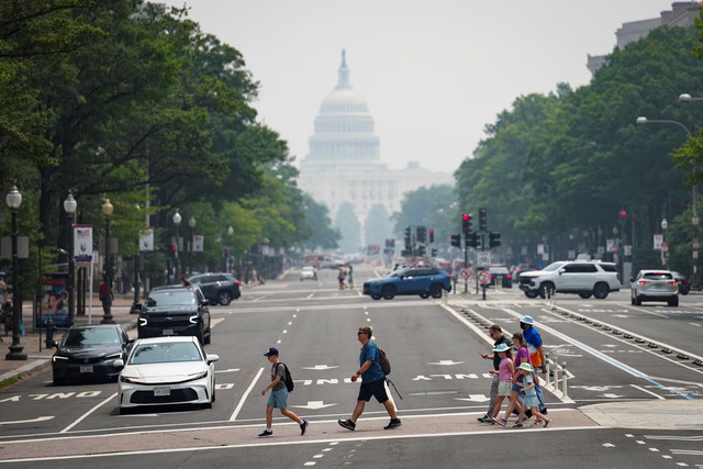 Smoke, fire, floods: US faces triple extreme summer weather threats- Ảnh 3.