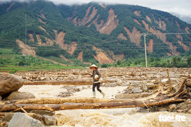 Flash floods, landslides kill 4, leave 4 missing in Vietnam's Lai Chau- Ảnh 1.