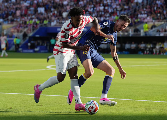US keep World Cup dream alive with gutsy win over Bosnia - Ảnh 2.