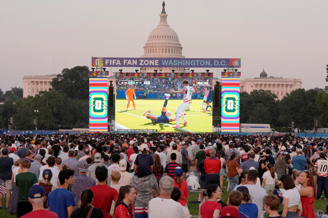 US keep World Cup dream alive with gutsy win over Bosnia - Ảnh 3.