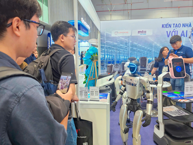 Humanoid robots steal spotlight at Ho Chi Minh City expo- Ảnh 1.