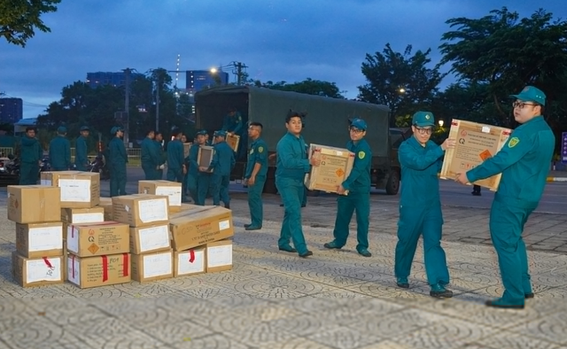 Ho Chi Minh City readies fireworks displays for 50th anniversary celebration tonight - Ảnh 1.