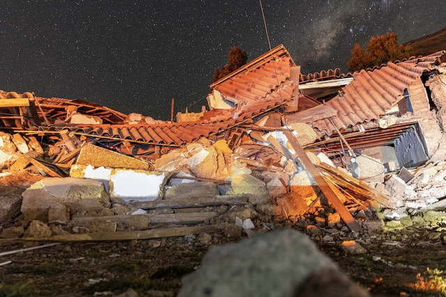 At least 6 dead and 21 injured after 2 earthquakes in Peru - Ảnh 1.