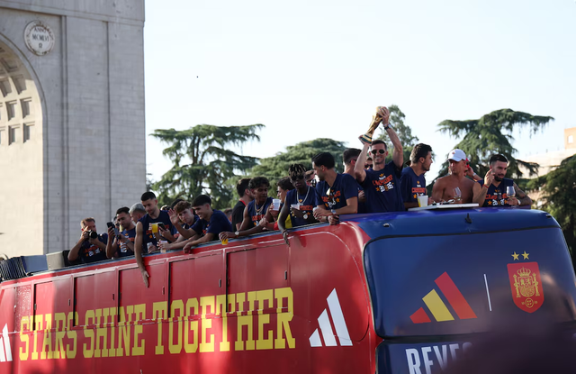Scores celebrate Spain's 'Kings of the World' win in exhilarated Madrid - Ảnh 2.