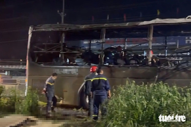 Sleeper bus fire kills 7, injures 5 in southern Vietnam - Ảnh 2.