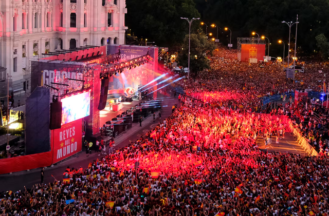 Scores celebrate Spain's 'Kings of the World' win in exhilarated Madrid - Ảnh 5.