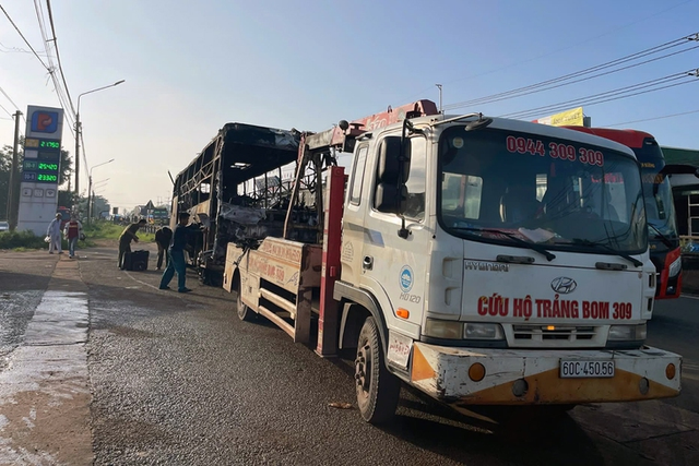 Sleeper bus fire kills 7, injures 5 in southern Vietnam - Ảnh 7.