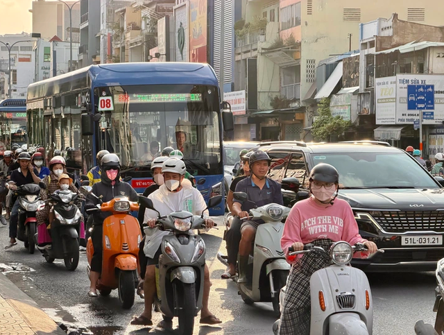 Vietnamese EV makers seek bigger share of motorcycle market- Ảnh 1.