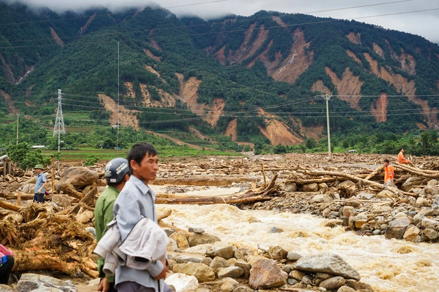 Experts explain causes of early-season flash floods in Vietnam’s Lai Chau - Ảnh 4.
