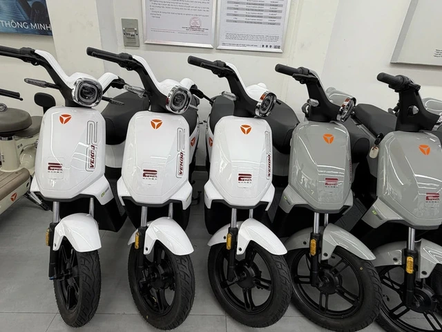 License-free electric bikes draw buyers in Vietnam amid rising risks from battery modification services - Ảnh 1.