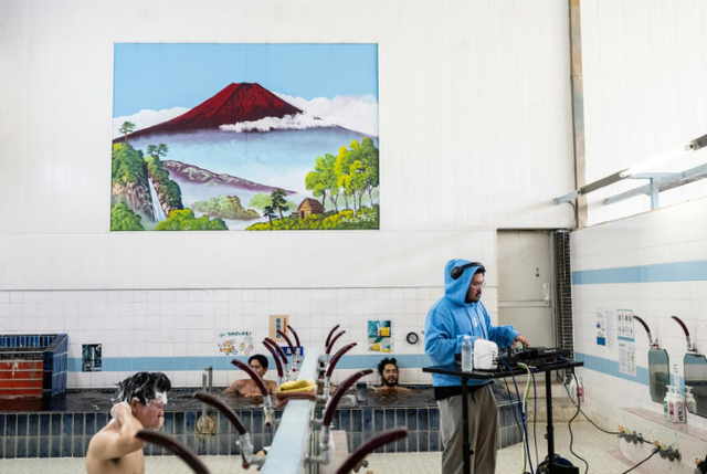 From bath to fish market: DJs play to revive Japan neighbourhoods- Ảnh 3.