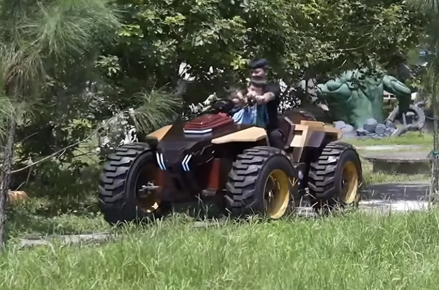 Vietnamese woodworker builds electric wooden all-terrain vehicle - Ảnh 8.