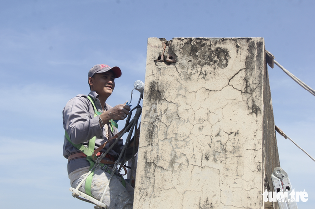 Making living between sky and earth under central Vietnam’s scorching heat - Ảnh 4.