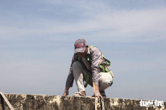 Making living between sky and earth under central Vietnam’s scorching heat - Ảnh 19.
