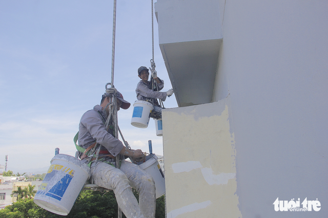 Making living between sky and earth under central Vietnam’s scorching heat - Ảnh 15.