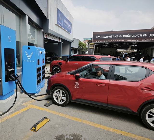 Vietnam's EV charging boom creates dynamic pricing maze - Ảnh 2.