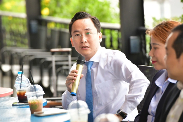 Experts recommend caution as Vietnam's stock market searches for bottom- Ảnh 2.