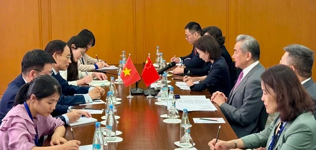 Vietnam seeks to be featured country in China's trade promotion initiative - Ảnh 1.