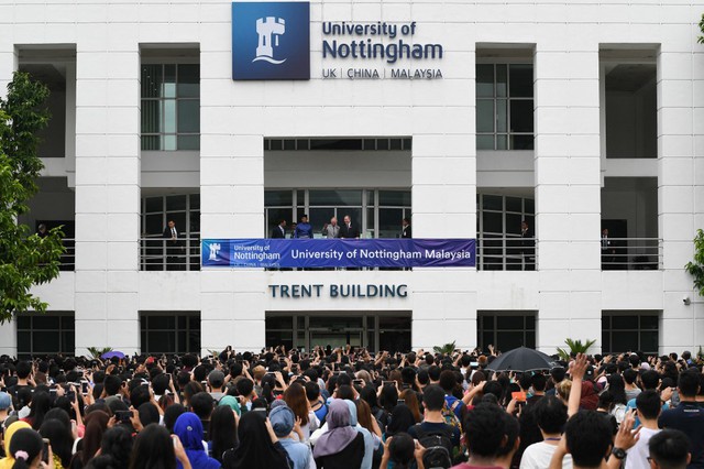 Beyond the Big Four: Vietnamese students redraw study-abroad map - Ảnh 1.