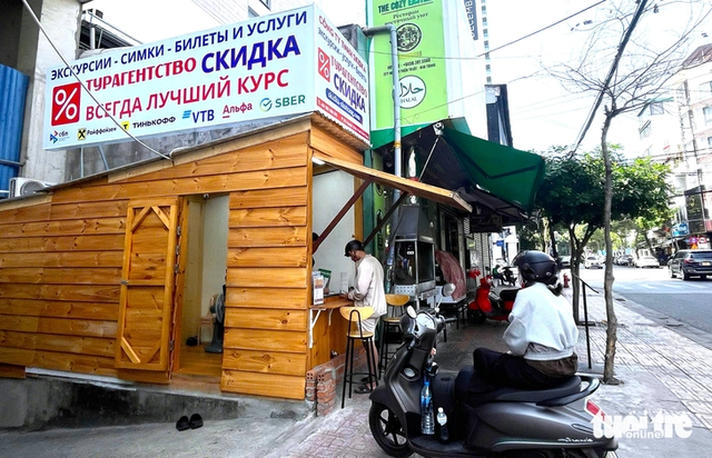 Vietnam’s Nha Trang tackles foreign-language-only shop signs- Ảnh 6.
