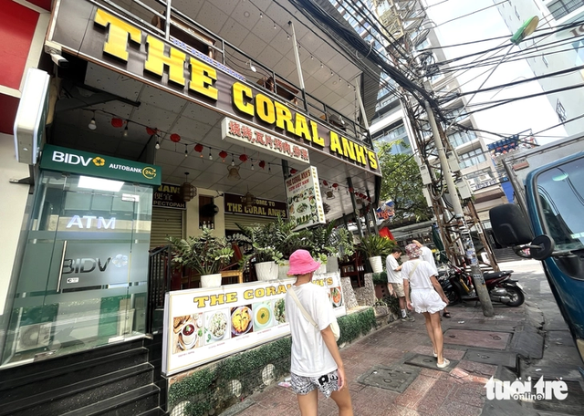 Vietnam’s Nha Trang tackles foreign-language-only shop signs- Ảnh 8.
