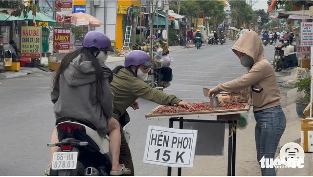 Sun-dried spicy freshwater clams: Vietnam’s Mekong Delta delicacy winning fans online - Ảnh 5.