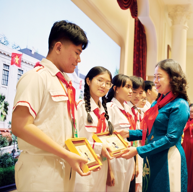 75 tr&aacute;i tim đập nhịp tự h&agrave;o qu&ecirc; hương đất nước - Ảnh 4.
