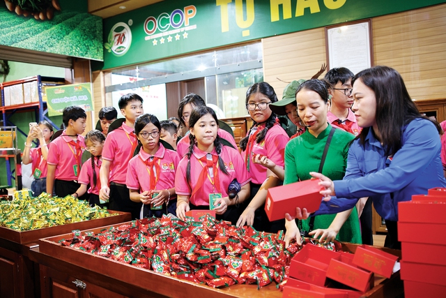 75 tr&aacute;i tim đập nhịp tự h&agrave;o qu&ecirc; hương đất nước - Ảnh 8.