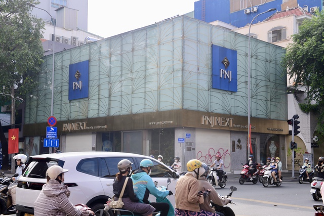 Vietnam’s jeweler PNJ spends over $265mn buying back gold, diamonds - Ảnh 1.