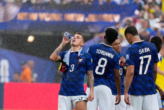 Eastern heat on July 4 threatens World Cup players and fans - Ảnh 2.