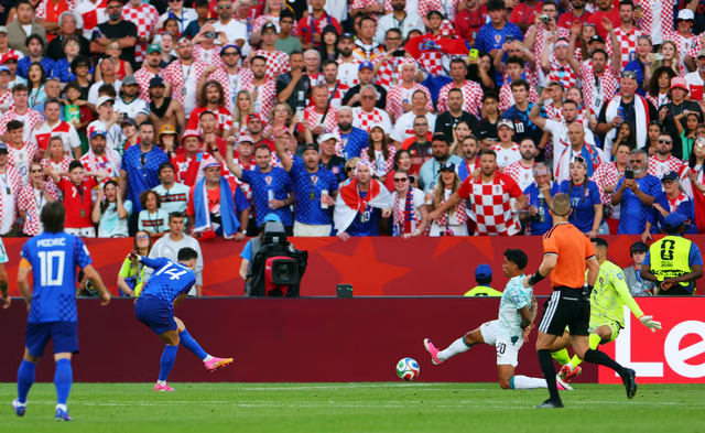 Portugal survive late drama to beat Croatia and reach World Cup last 16 - Ảnh 6.