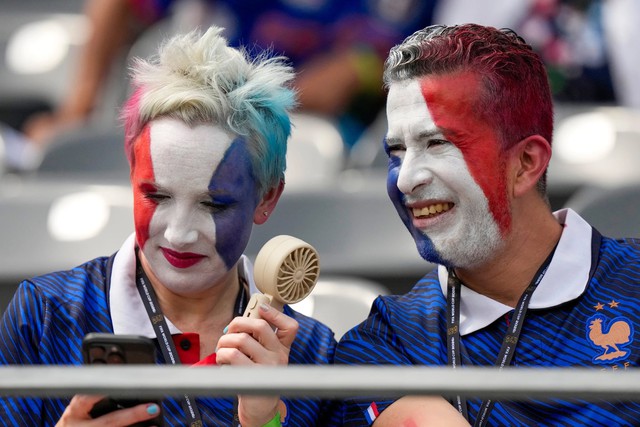 Eastern heat on July 4 threatens World Cup players and fans - Ảnh 4.