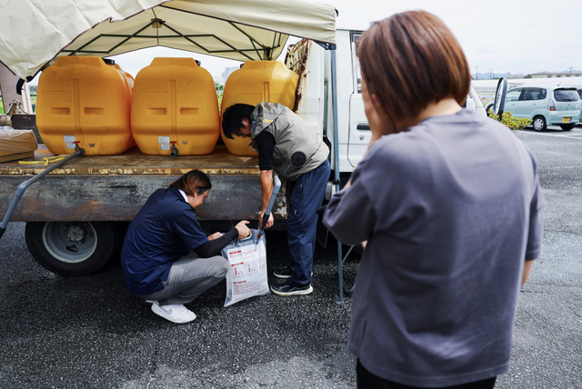 Japan's earthquake leaves communities thirsting for water and relief from heat - Ảnh 1.