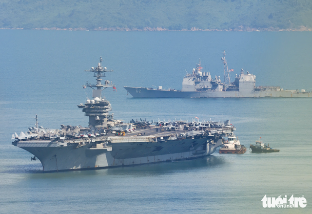 US Navy’s USS George Washington visits Vietnam - Ảnh 1.